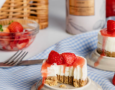 WHITE CHOCOLATE & STRAWBERRY MINI CHEESECAKES